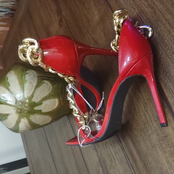 Heels - Picture 5 of 7